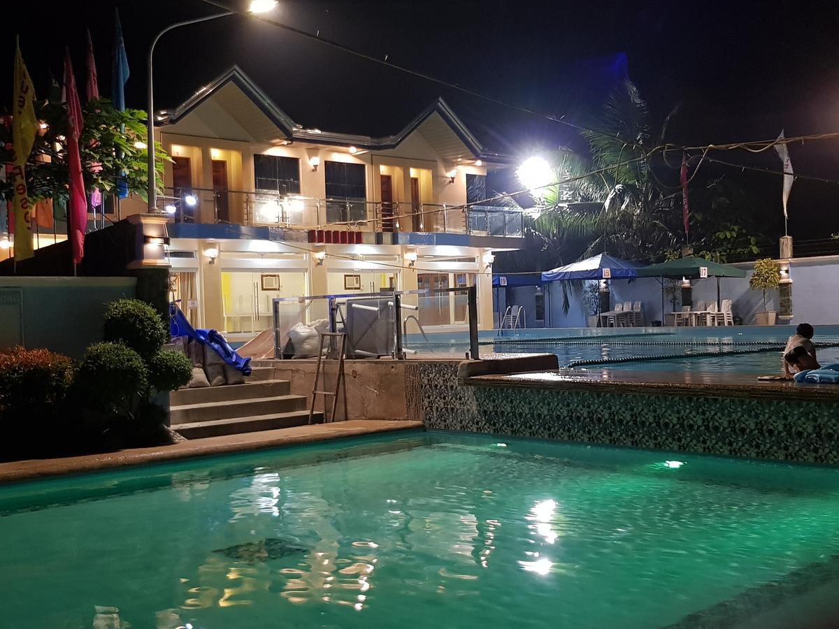 厄瓜尔多度假村 Calapan 外观 照片