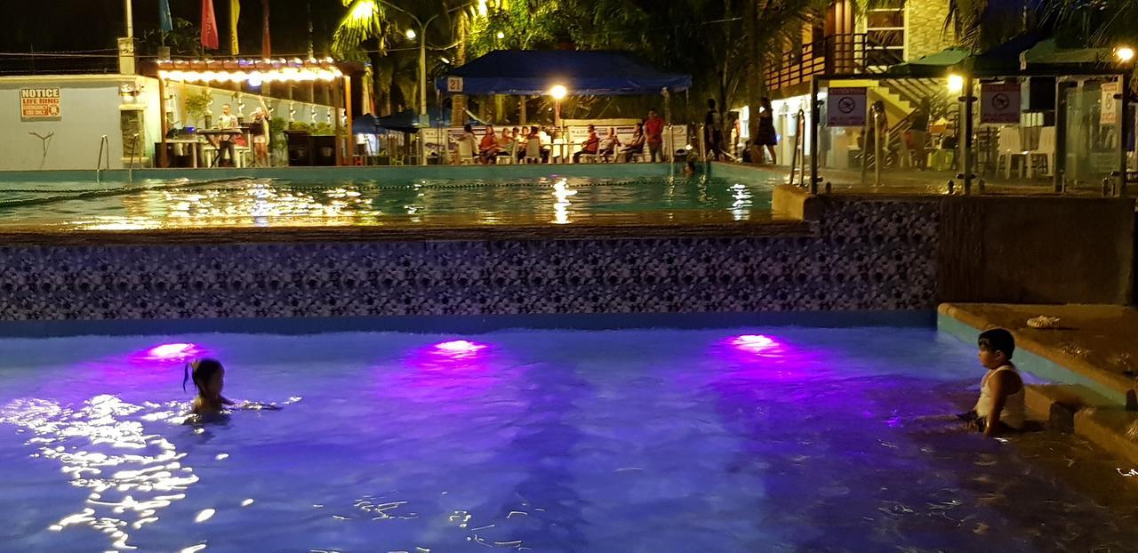 厄瓜尔多度假村 Calapan 外观 照片